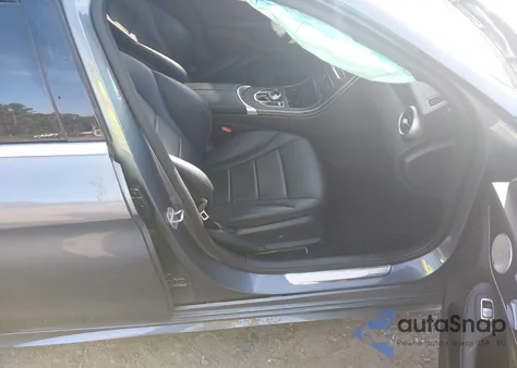 2021 Mercedes-Benz C 300 4Matic z USA, uszkodzony, nr VIN W1KWF8EB1MR651551